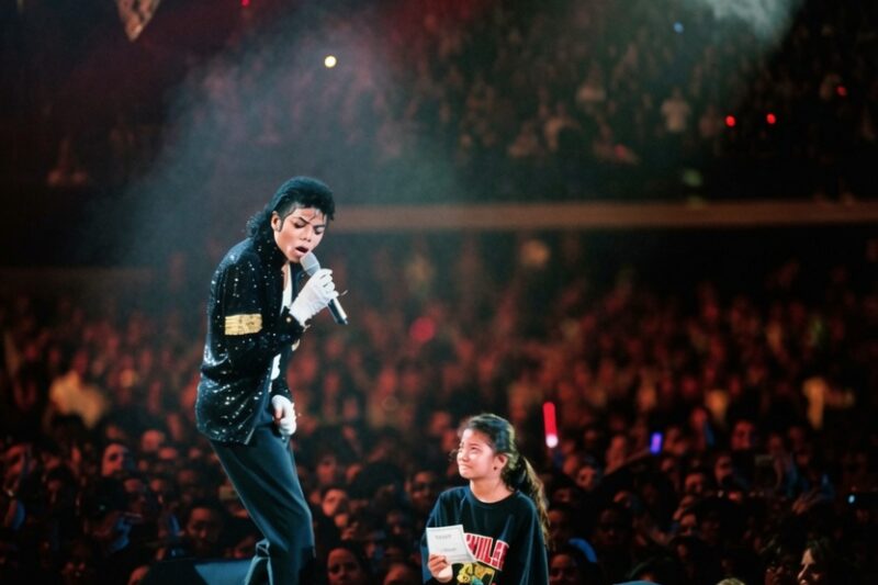 THE EMPTY SEAT BESIDE HER MADE MICHAEL JACKSON STOP SINGING