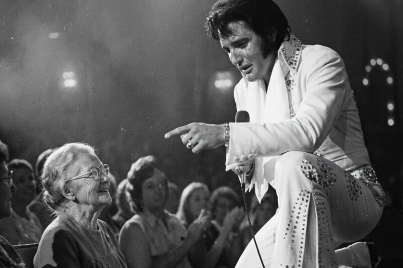 Elvis BROKE DOWN Crying When He Saw HER in Audience — What She Whispered Changed His Life